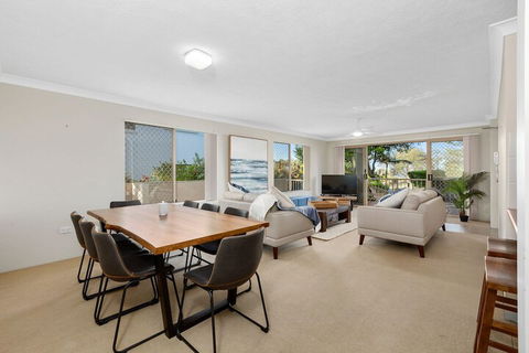 Beachfront On Marine - Tourism Brisbane 4