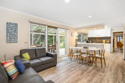 Hilltop Beach House: Newly Updated - Tourism Brisbane 3