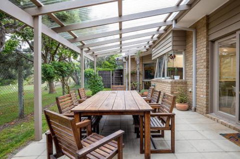 Hilltop Beach House: Newly Updated - Tourism Brisbane 6