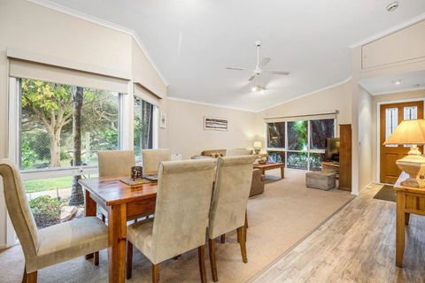 Hilltop Beach House: Newly Updated - Tourism Brisbane 2