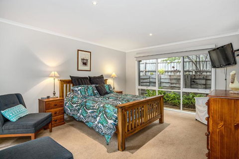 Hilltop Beach House: Newly Updated - Tourism Brisbane 4