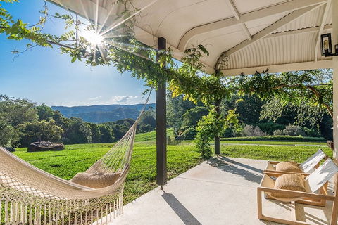 Your Luxury Escape - Fairway - Brisbane Tourism 0