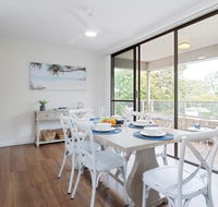 3 Bangalee 41 Soldiers Point Rd Fantastic Waterfront Unit with Pool WIFI  Chromecast - Brisbane Tourism