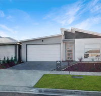 Brand New Home 10 mins to Beach Torquay Geelong Deakin Hospitals - Tourism Brisbane