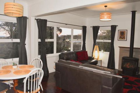 NEW Winston Cottage Leura Views & Location - Tourism Brisbane 1