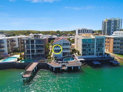 Unit 3 Pumicestone Quays Absolute Waterfront! - Brisbane 4u 0