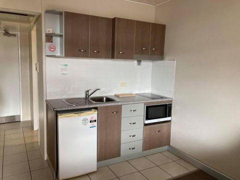 RENTAL: All $ InclusiveTidy Renovated Studio Apartment On The StrandPool - Tourism Brisbane 5