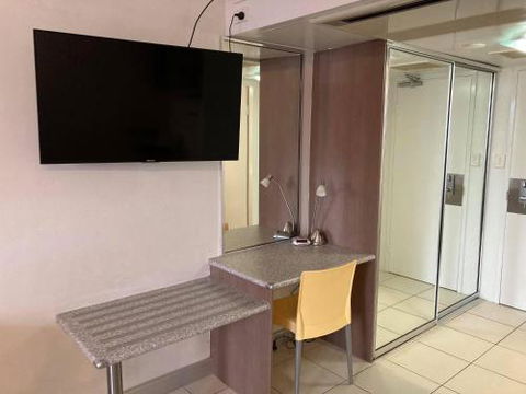 RENTAL: All $ InclusiveTidy Renovated Studio Apartment On The StrandPool - Tourism Brisbane 1