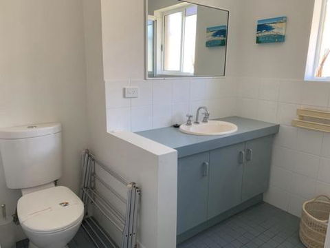 Unit 5 Sanctuary Shores Kings Beach Free Wifi! - Tourism Brisbane 3