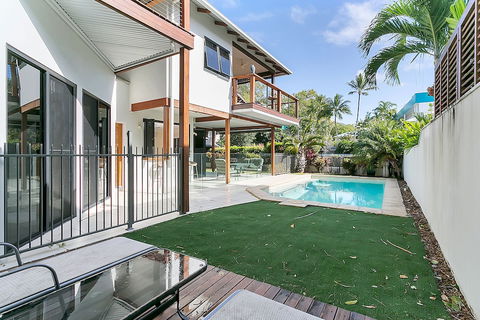 Beachcomber Holiday House - Tourism Brisbane 0