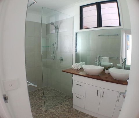 Great Northern Beach House - Brisbane Tourism 5