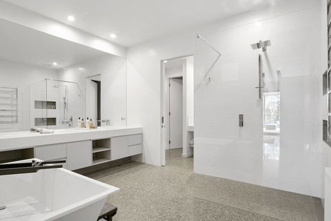 Lansdowne Villa - Brisbane Tourism 4