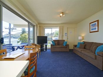 Shoal Towers Unit 6 / 11 Shoal Bay Road - Tourism Brisbane 3