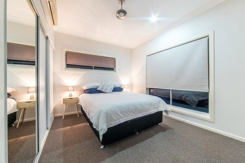 Sunset Escape - Cannonvale - Tourism Brisbane 4