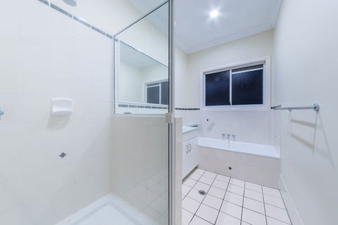 Sunset Escape - Cannonvale - Tourism Brisbane 3