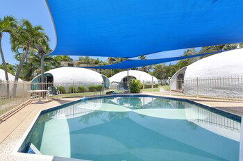 Beachfront Iglu Trinity Beach - Tourism Brisbane 3