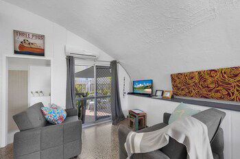 Beachfront Iglu Trinity Beach - Tourism Brisbane 4
