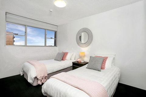 Modern Two Bedroom Apartment With Views HARIS - Tourism Brisbane 5