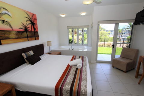 Beachside Apartment 5 - Tourism Brisbane 3