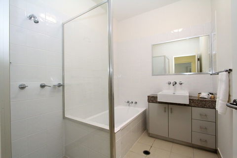 Beachside Apartment 5 - Tourism Brisbane 5