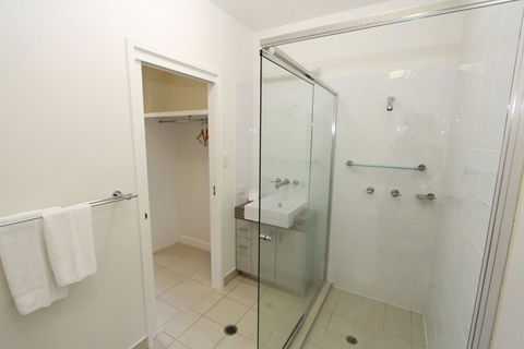 Beachside Apartment 5 - Tourism Brisbane 6