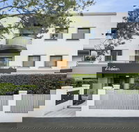 Contemporary Garden Apartment SINC1 - Tourism Brisbane