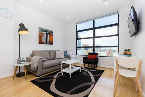ROLAND, 1BDR Melbourne Apartment - Brisbane 4u 4