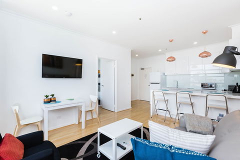 ROLAND, 1BDR Melbourne Apartment - Brisbane 4u 0