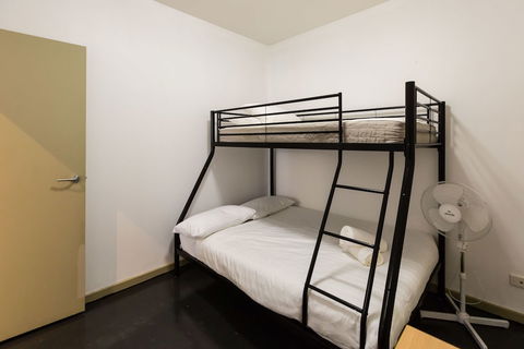 MEGAN, 2BDR Melbourne Apartment - Tourism Brisbane 0