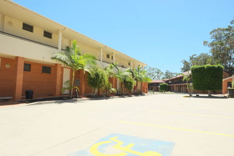 Maclin Lodge Motel - Tourism Brisbane 1
