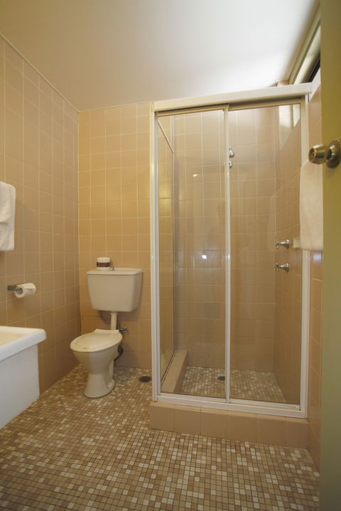 Maclin Lodge Motel - Tourism Brisbane 5