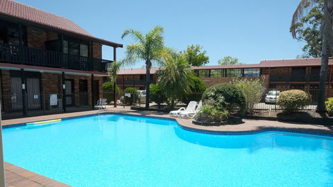 Maclin Lodge Motel - Tourism Brisbane 4