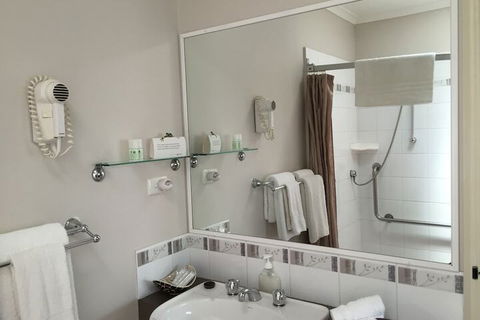 The Noble Grape Guesthouse - Tourism Brisbane 6