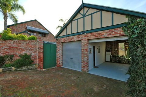 Above Bored Bed & Breakfast - Tourism Brisbane 2