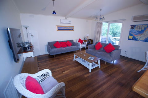 Beachwalk Cottage - Brisbane 4u 4