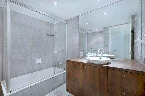 Genesis Holiday Apartments - Tourism Brisbane 5