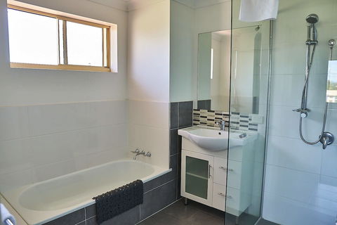 Bayview Beach Holiday Apartments - Tourism Brisbane 5