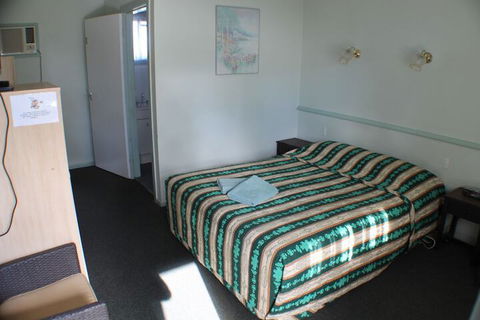 Lake Forbes Motel - Tourism Brisbane 6