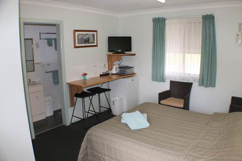 Lake Forbes Motel - Tourism Brisbane 5