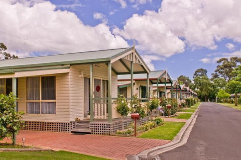 Warragul Gardens Holiday Park - Tourism Brisbane 0