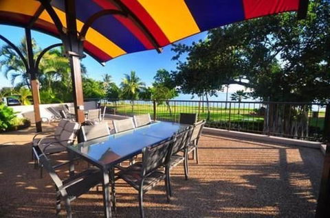 Waters Edge The Strand - Tourism Brisbane 0