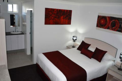 Alabaster Motor Inn Taree - Brisbane Tourism 0