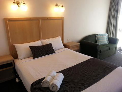 Big Valley Lakeside Paradise Motor Inn - Brisbane Tourism 6