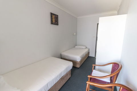 Port Aloha Motel - Tourism Brisbane 4