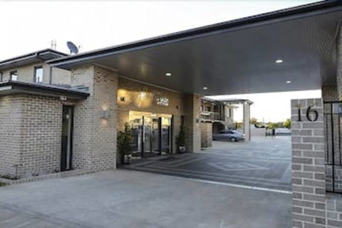 Aastro Dish Motor Inn - Tourism Brisbane 1