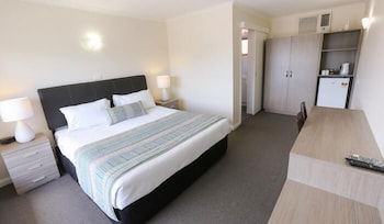 Seven Pines Motor Inn - Tourism Brisbane 3