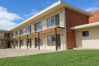 Seven Pines Motor Inn - Tourism Brisbane 0
