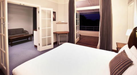 Caves House Hotel And Apartments - Brisbane Tourism 3