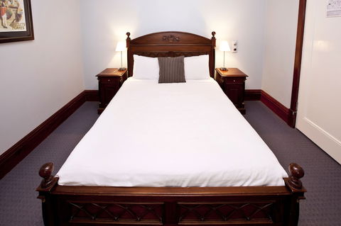 Caves House Hotel And Apartments - Brisbane Tourism 4