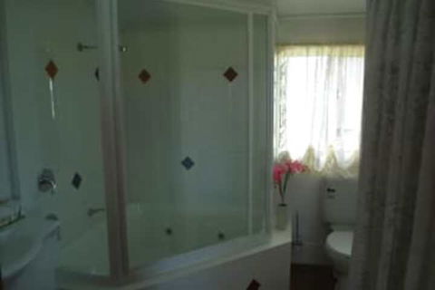Lee Farm Stay Cottages - Brisbane Tourism 6
